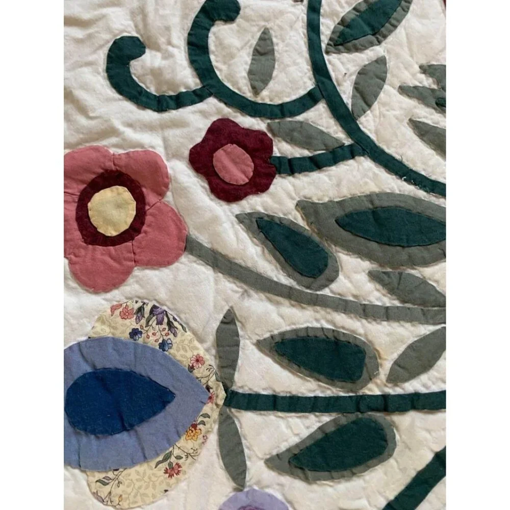 Handmade Floral Design Patchwork & Lace Quilt 76